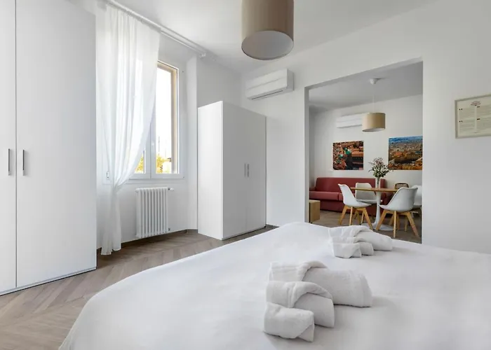 Palazzo Pedretti Halldis By Halldis Bolonia